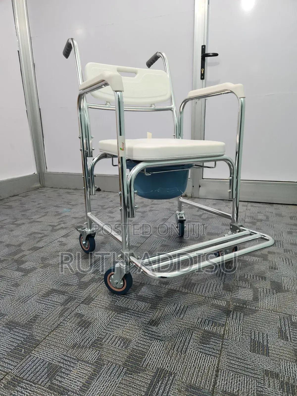 Four Wheel Wheelchair Commode為主commode Wheelchair New