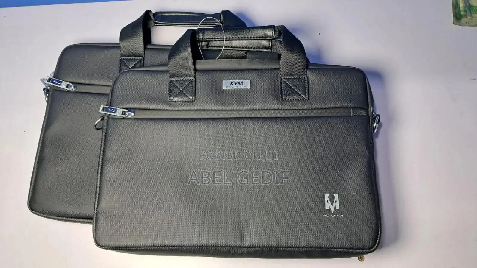 KVM 14-15 Inch Laptop Bag – Sleek, Light Professional!