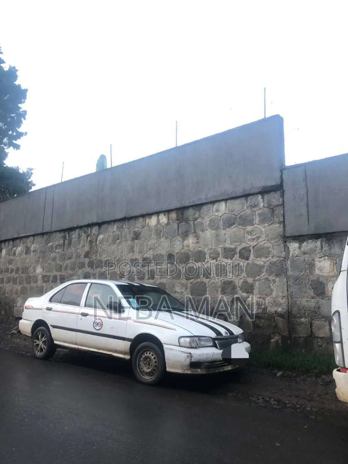 Nissan Sunny 2000 White