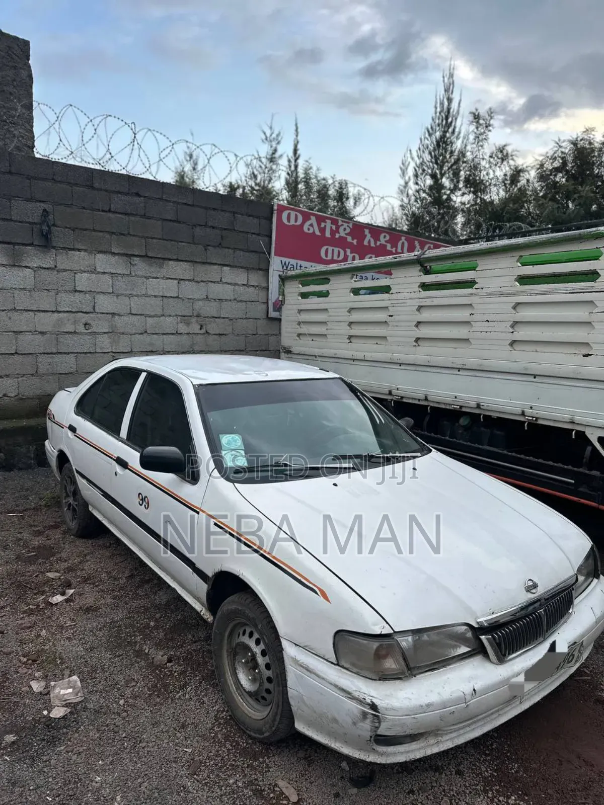 Nissan Sunny 2000 White