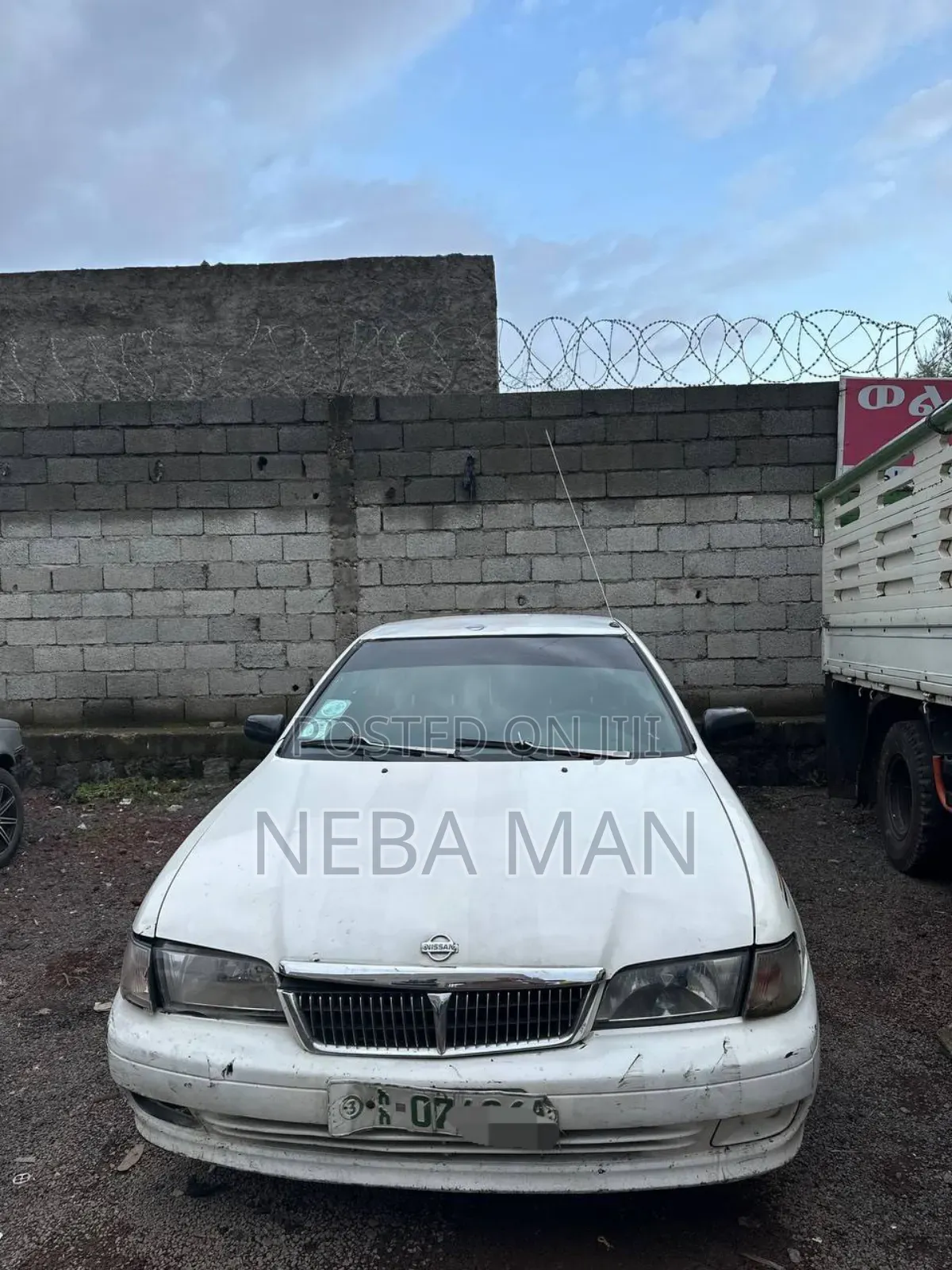 Nissan Sunny 2000 White