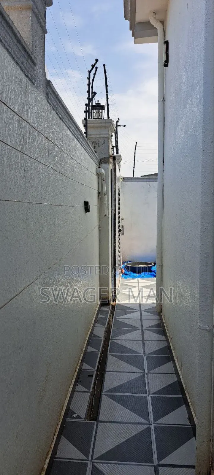 Furnished 5bdrm Villa in ጣፎ, Yeka for sale