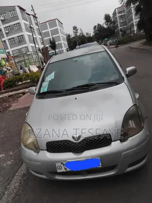 Photo - Toyota Vitz 2004 Silver