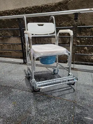 Photo - Commode Chair喪勞bathroom Bedside巨foldable Toilet Chair Shower