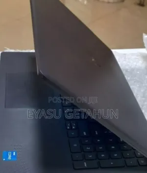 New Laptop Dell Vostro 3520 8GB Intel Core I5 SSD 1T