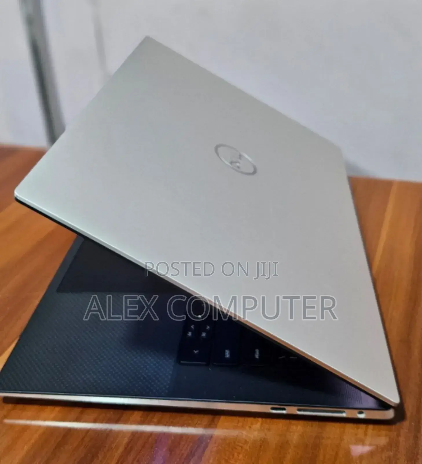 New Laptop Dell XPS 15 32GB Intel Core I7 SSD 512GB