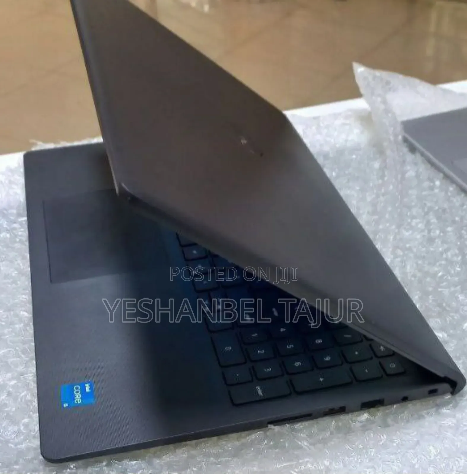 New Laptop Dell Vostro 3520 8GB Intel Core I5 SSD 1T