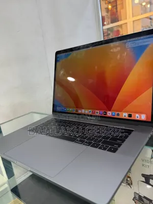New Laptop Apple MacBook Pro 2017 16GB Intel Core I7 SSD 512GB