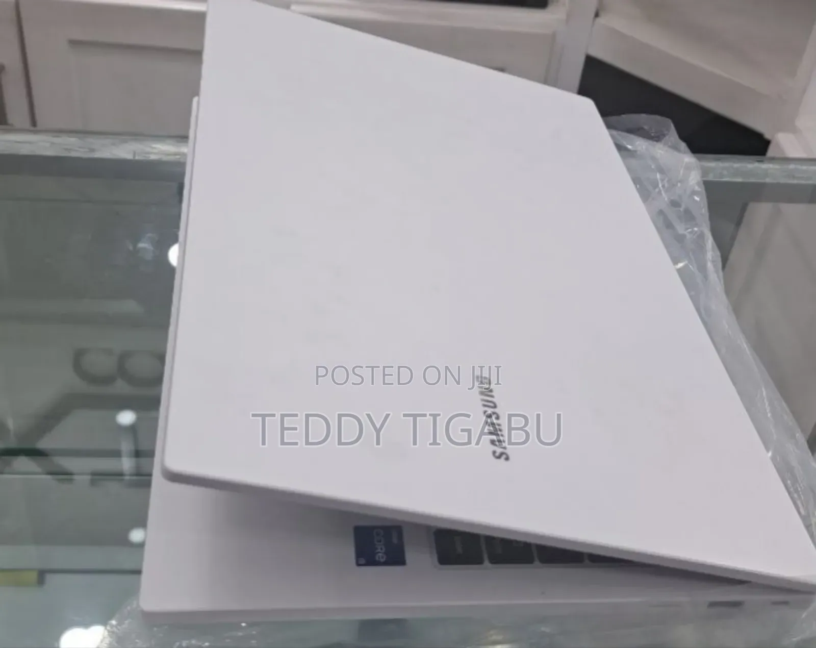 New Laptop Samsung 8GB Intel Core I5 SSD 256GB