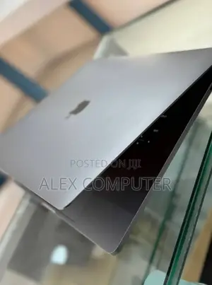 New Laptop Apple MacBook Pro 2017 16GB Intel Core I7 SSD 512GB