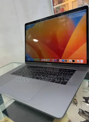 New Laptop Apple MacBook Pro 2017 16GB Intel Core I7 SSD 512GB