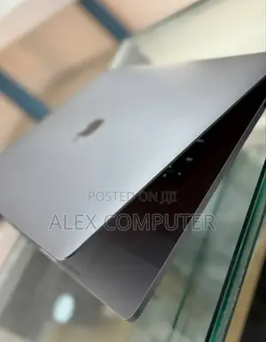 New Laptop Apple MacBook Pro 2017 16GB Intel Core I7 SSD 512GB