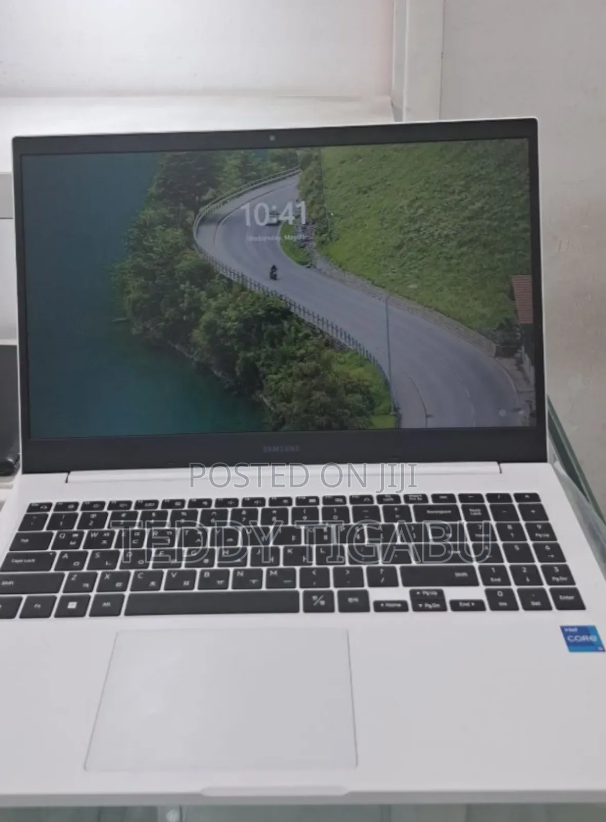 New Laptop Samsung 8GB Intel Core I5 SSD 256GB