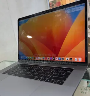 New Laptop Apple MacBook Pro 2017 16GB Intel Core I7 SSD 512GB