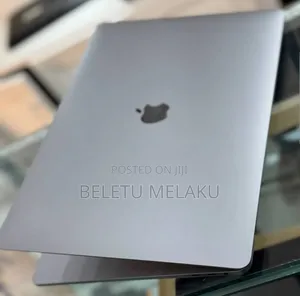 Photo - New Laptop Apple MacBook Pro 2017 16GB Intel Core I7 SSD 512GB