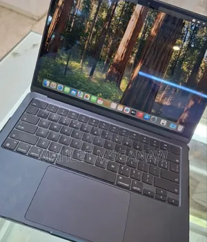 Photo - New Laptop Apple MacBook Air 2022 M2 8GB SSD 512GB