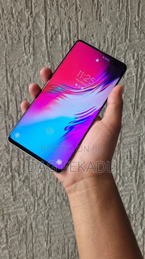 New Samsung Galaxy S10 5G 256 GB Silver