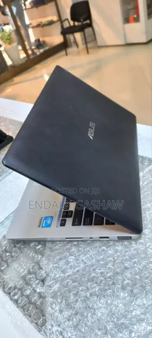 New Laptop Acer AS5755 2GB Intel Pentium HDD 350GB