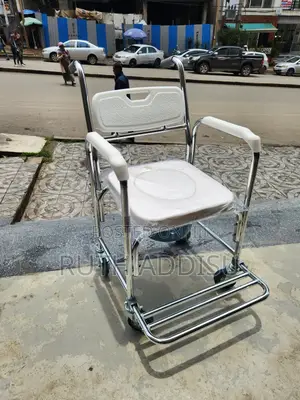 Photo - Wheelchair Commode重點commode Wheelchair吞噬wheelchair Commode