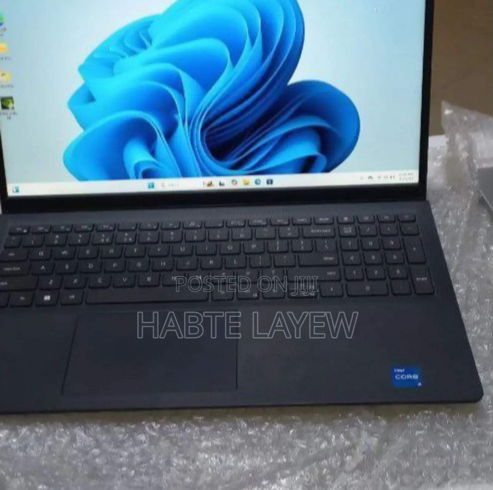 New Laptop Dell Vostro 3520 8GB Intel Core I5 SSD 1T