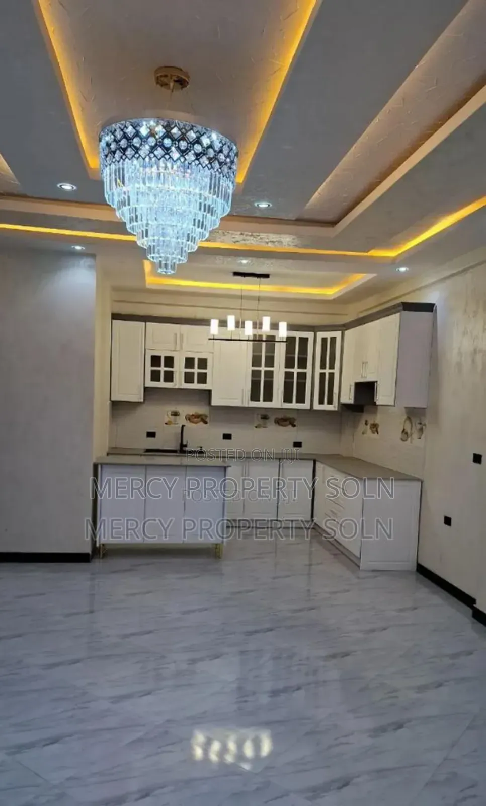 7bdrm Apartment in Bole for sale