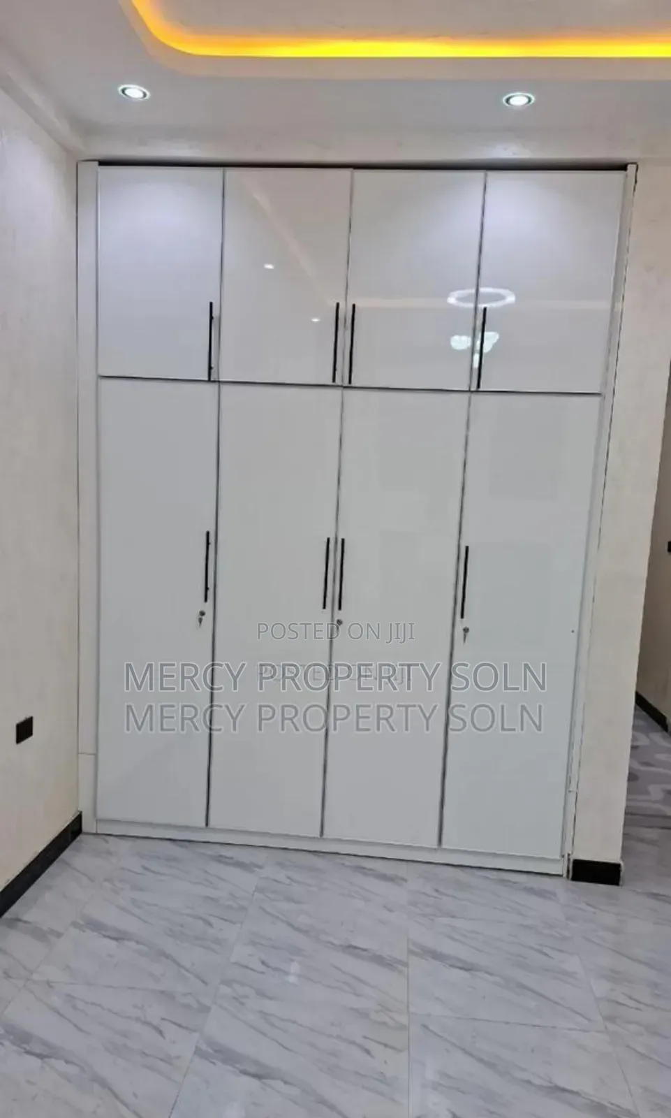 7bdrm Apartment in Bole for sale