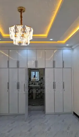 7bdrm Apartment in Bole for sale