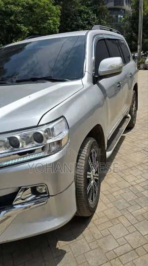 Photo - Toyota Land Cruiser 2011 Silver