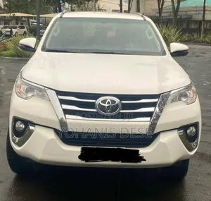 Photo - Toyota Fortuner 2019 White