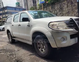 Toyota Hilux 2011 White