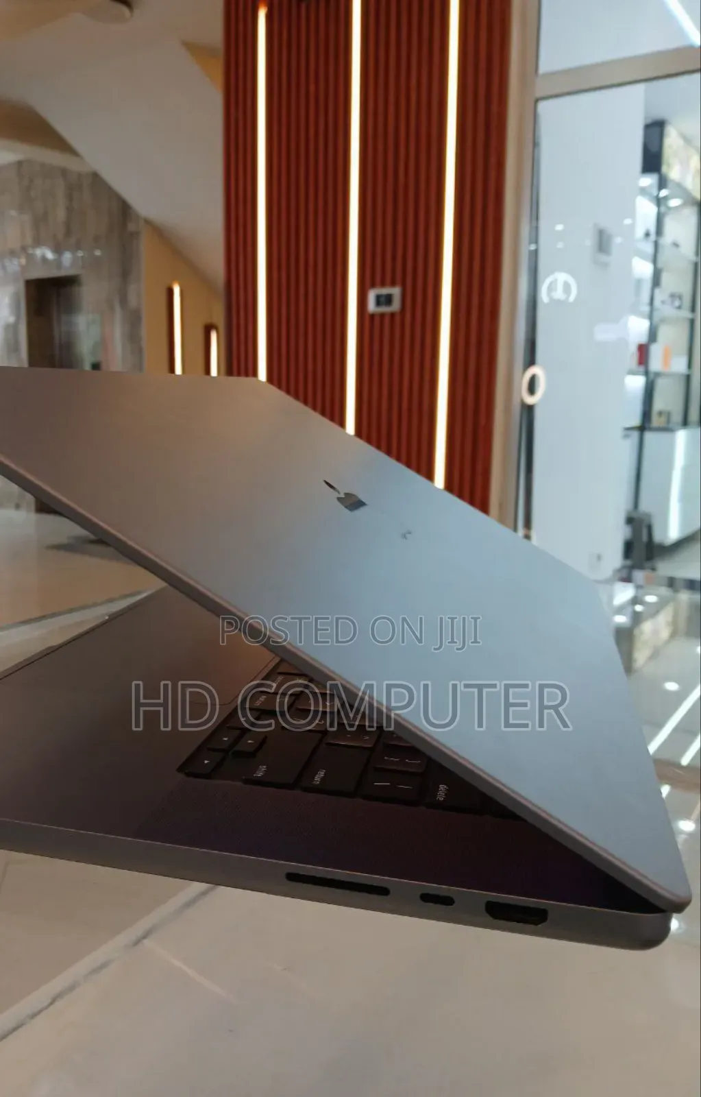 New Laptop Apple MacBook Pro M1 16GB Apple M1 Pro SSD 1T