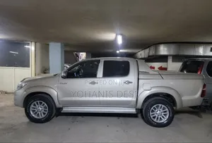 Toyota Hilux 2015 Gray