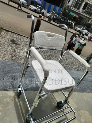 Photo - Wheelchair Commode篇目commode Wheelchair算了commode Wheelchair