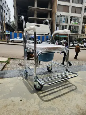 Photo - Commode Wheelchair腕表toilet Wheelchair腱你commode Wheelchair