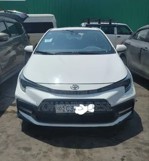 Photo - Toyota Corolla 2022 White