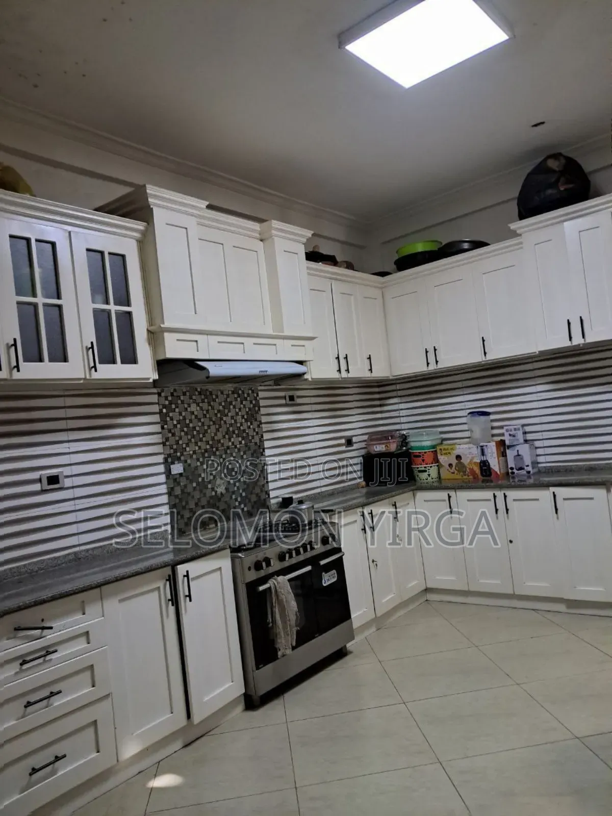 8bdrm Farm House in Adis Ababa, Bole for sale