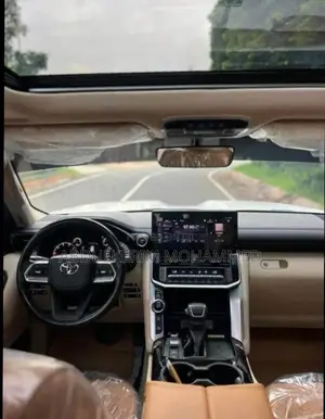 Toyota Land Cruiser 2022 White