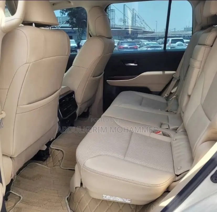 Toyota Land Cruiser 2022 White