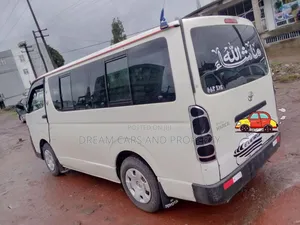 Toyota HiAce 2010 White