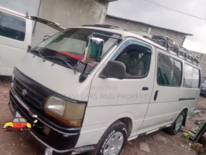Toyota HiAce 2002 White