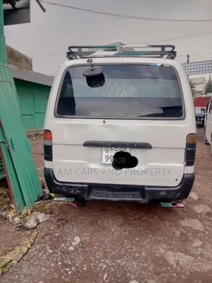 Toyota HiAce 2002 White
