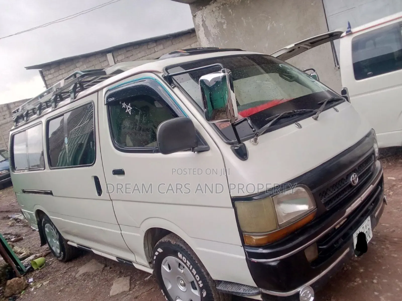 Toyota HiAce 2002 White