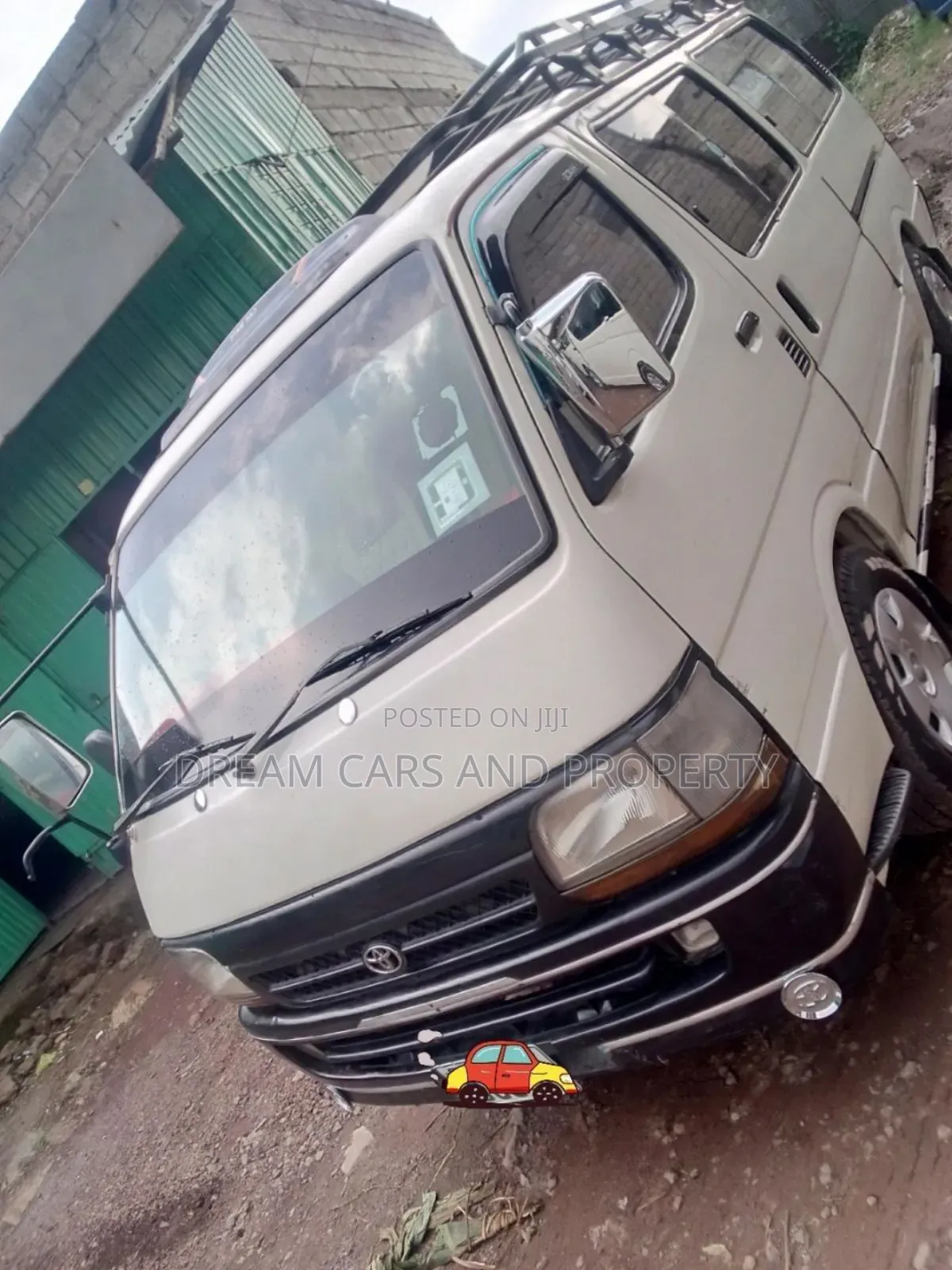 Toyota HiAce 2002 White