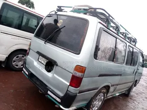 Toyota HiAce 2002 Silver