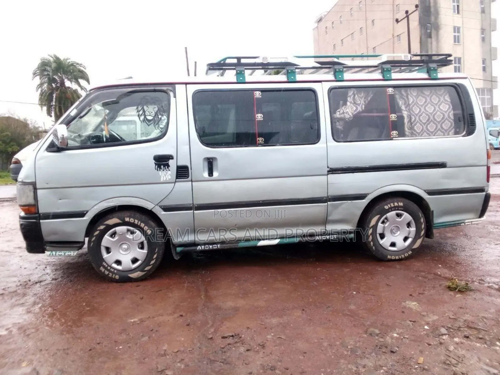 Toyota HiAce 2002 Silver