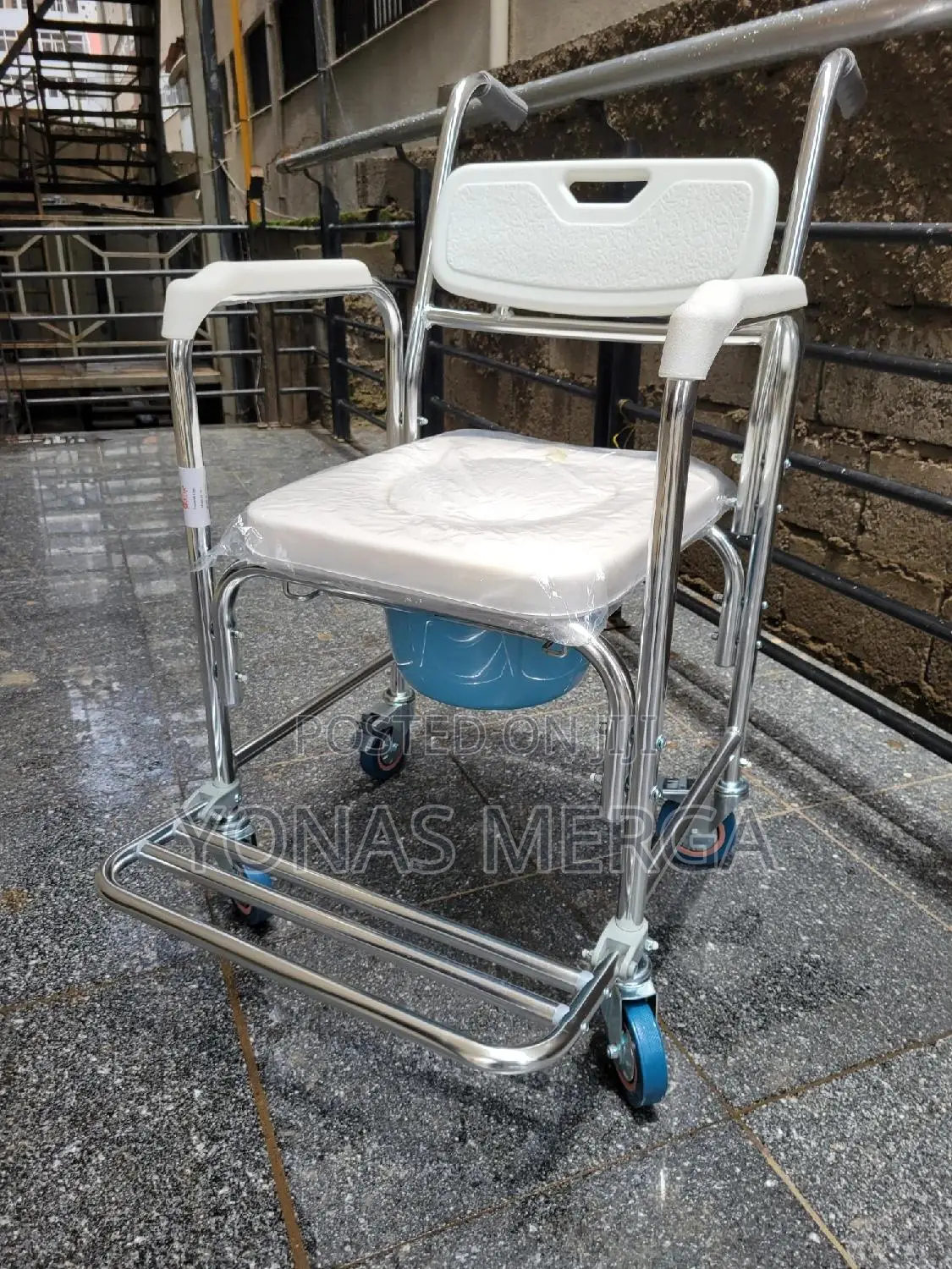 Commodo Chair##Pot嵊0bathing Toileting, Providing a Safe
