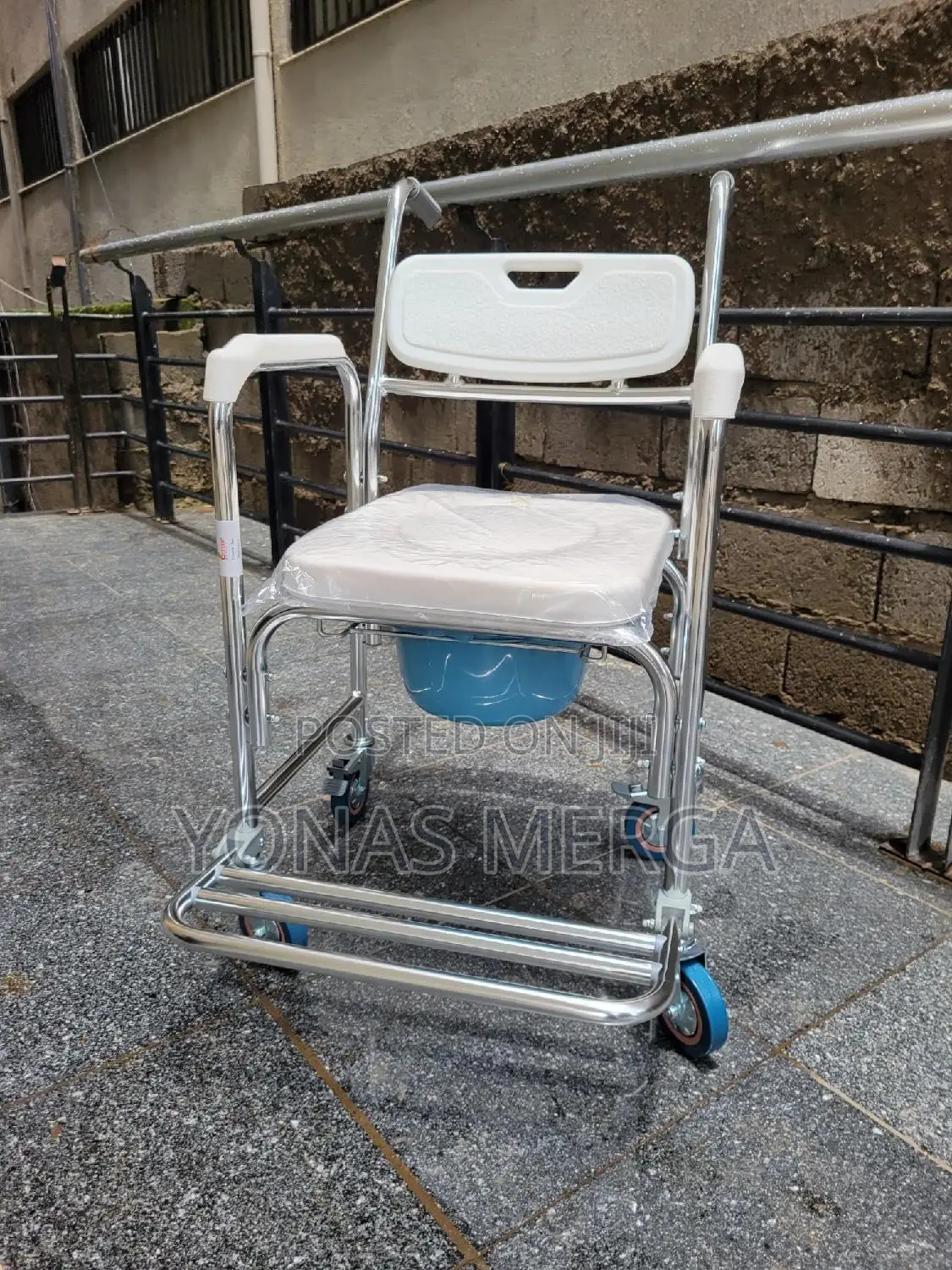 Toilet Chair×Transport Chair=Bathroom Area Due to Its Wheels