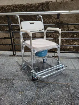 Photo - Toilet Chair對鴦commode Pot=Aluminum Material
Commod Chair Use