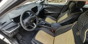 Chevrolet Menlo 61.1 kWh FWD 2023 White