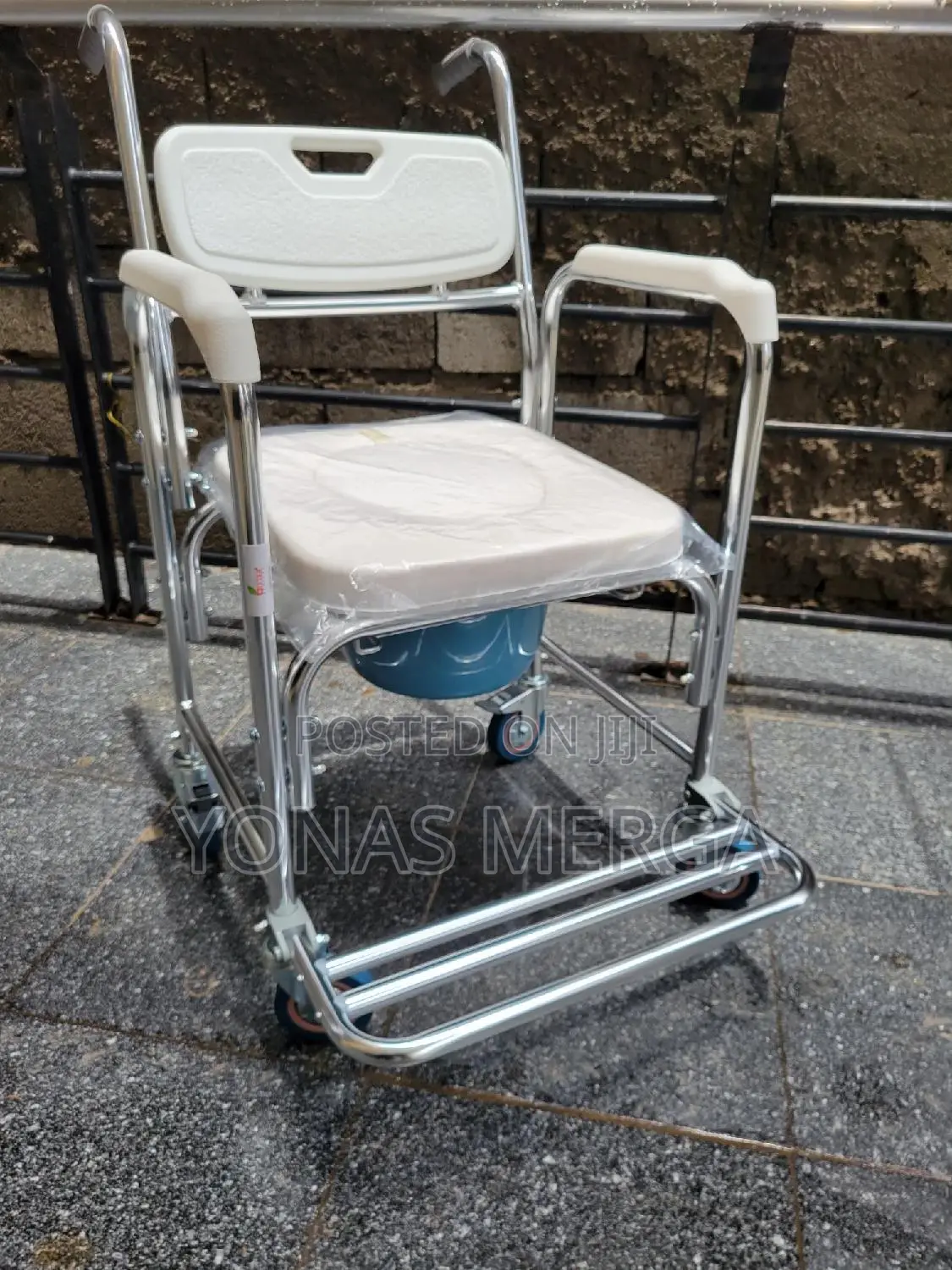 Toilet=Seat Material
Rubber Seat With Commode Holes,Commode